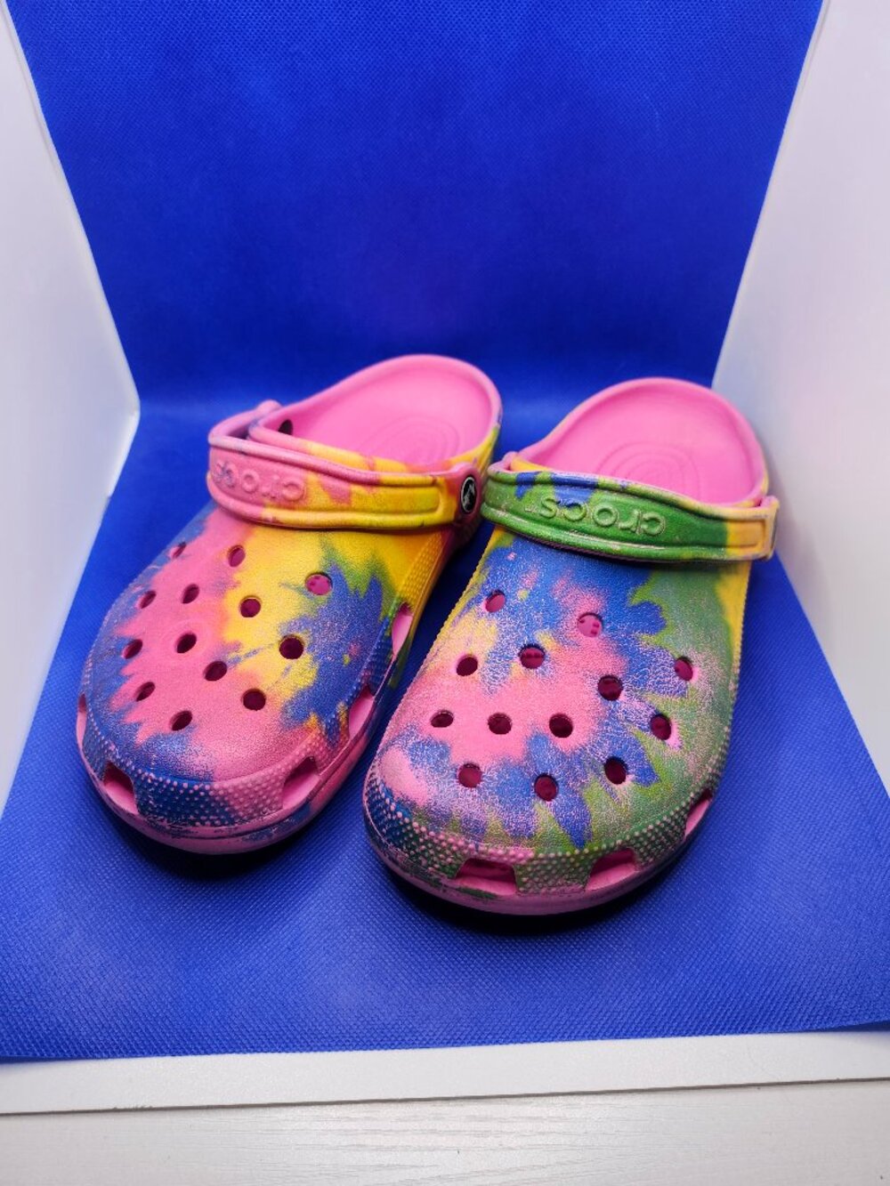 Crocs Tie Dye Multicolor Clog Sandals Women’s Size 8 Rubber Slip On